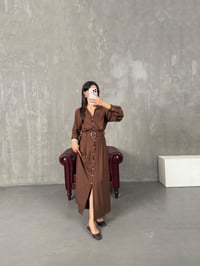 Sandra Kahve Taş Düğmeli Kuşaklı ElbiseGausELBİSEGU100390