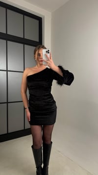 Siyah Tek Omuz Taş Detaylı Kadife Elbise GAUS-00905GAUSELBİSEGAUS-00905