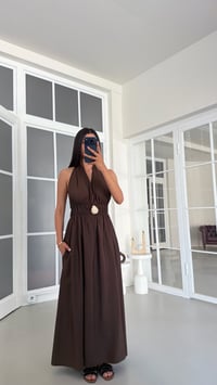 Acı Kahve Boyundan Bağlamalı Beli Lastikli Toka Detaylı Cepli Tencel Elbise GAUS-01798GAUSELBİSEGAUS-01798