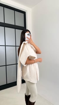 Ekru Kemerli Tasarım Kürklü Panço GAUS-00520GAUSYELEKGAUS-00520