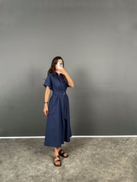 Vian Lacivert Gizli Düğmeli Kemerli Keten ElbiseGausELBİSEGU008739