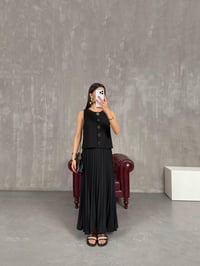 Siyah Önü Düğmeli Sıfır Kol Pileli Tasarım Elbise Gaus00193GausDressesGU1001450