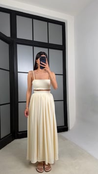 Krem Ayarlanabilir Askılı Crop Astarlı Etek Taş Detaylı Takım GAUS-01510GAUSSuitsGAUS-01510