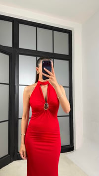 Kırmızı Boyundan Bağlamalı Gold Toka Detaylı Elbise GAUS-01504GAUSELBİSEGAUS-01504