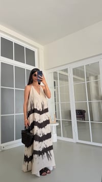 Acı Kahve Boyundan Bağlamalı Sırt Dekolteli Desenli Muadil Elbise GAUS-01733GAUSELBİSEGAUS-01733