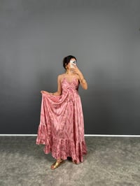 Mollis Pembe Yumuşak Saten Dokulu Askılı Uzun ElbiseGausELBİSEGU008391