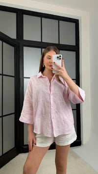 Pembe Çiçek Nakışlı Pinterest Gömlek GAUS-01268GAUSGÖMLEKGAUS-01268
