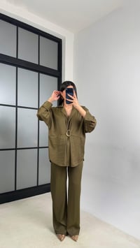 Yağ Yeşili Gold Tokalı Gömlek Beli Lastikli Pantolon Saten Takım GAUS-01116GAUSTAKIMGAUS-01116