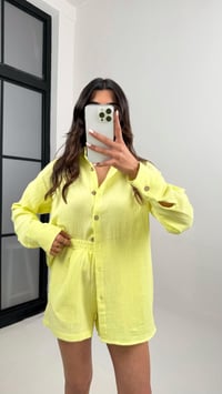 Sarı Önü Düğmeli Gömlek Beli Lastikli Cepli Şort Müslin Takım Gaus00343GausTAKIMGU1001798