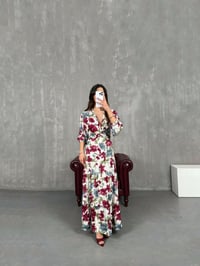 Çiçek Desenli Viskon Çapraz Dekolteli Yandan Fermuarlı Beli Lastikli Elbise Gaus00260GausELBİSEGU1001601
