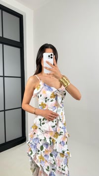 Beyaz Çiçek Desenli Ayarlanabilir Askılı Asimetrik Kesim Astarlı Şifon Elbise Gaus00540GausELBİSEGU1002256