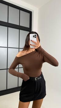 Kahve Asimetrik Yaka Basic Bluz GAUS-00160GAUSBLUZGAUS-00160