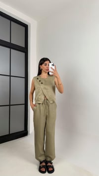 Yeşil Parlak Çapraz Düğme Detaylı Asimetrik Bluz Beli Lastikli Pantolon İkili Takım Gaus00569GausTAKIMGU1002328