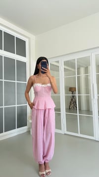 Pembe Ayarlanabilir Askılı Pedli Crop Beli Lastikli Pantolon Çizgili Takım GAUS-01654GAUSTAKIMGAUS-01654
