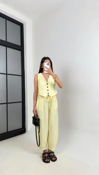 Sarı Astarlı Yelek Balon Pantolon Çilek Kumaş Takım Gaus00501GausTAKIMGU1002175