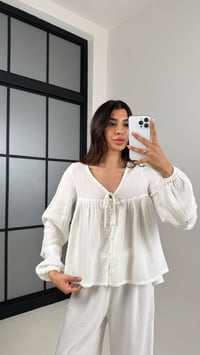 Beyaz  Önden Bağlamalı Düğmeli Nakış İşlemeli Gömlek Gaus00575GausGÖMLEKGU1002345