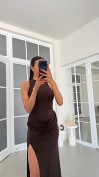 Acı Kahve Drape Detaylı Yırtmaçlı Elbise GAUS-01778GAUSELBİSEGAUS-01778