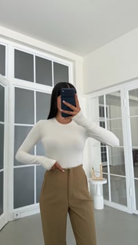 Ekru ZR Model Basic Parmak Geçirmeli Bluz GAUS-01991GAUSالبلوزات GAUS-01991