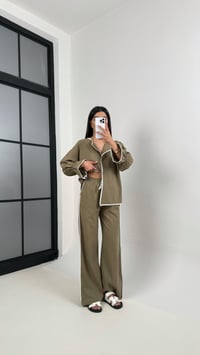 Haki Beyaz Şerit Detaylı Önü Düğmeli Üst Beli Lastikli Pantolon İkili Keten Takım Gaus00365GausTAKIMGU1001848