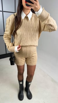 Bej Gömlek Detaylı Kazak Şort Saç Örgülü Takım GAUS-01046GAUSTAKIMGAUS-01046