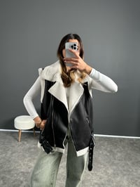 Siu Siyah İçi Beyaz Kürklü Yelek GausYELEKGU002776