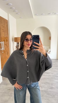 Antrasit Pelerin Detaylı Düğmeli Tasarım Triko Kazak GAUS-00852GAUSKAZAKGAUS-00852