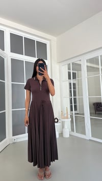 Kahve Kısa Kol Polo Yaka Muadil Beli Lastikli Pileli Elbise GAUS-01821GAUSELBİSEGAUS-01821