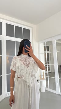 Beyaz Fırfır Detaylı Crop Bluz GAUS-01741GAUSBLUZGAUS-01741