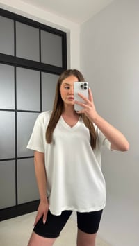 Beyaz V Yaka Basic Tshirt GAUS-01131GAUSTSHIRTGAUS-01131