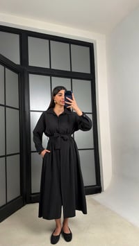 Siyah Beli Lastikli Kuşaklı Tencel Elbise GAUS-01286GAUSELBİSEGAUS-01286