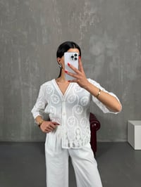 Beyaz V Yaka İşlemeli Yarım Kol Gömlek Gaus00184GausGÖMLEKGU1001427