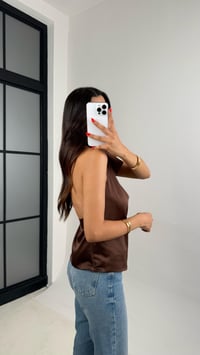 Kahve Boyundan Bağlamalı Sırt Dekolteli Saten Bluz GAUS-008GAUSBLUZGAUS-008