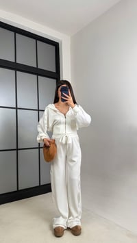 Beyaz Saten Detaylı Hırka Beli Lastikli Pantolon Tasarım Takım GAUS-01096GAUSTAKIMGAUS-01096