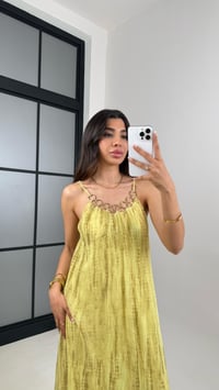 Sarı Askılı Gold Detaylı Astarlı Kırışık Kumaş Elbise Gaus00560GausELBİSEGU1002306