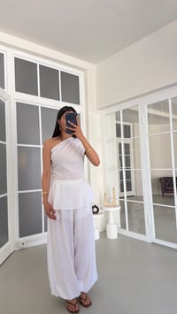Beyaz Tek Omuz Bluz Beli Lastikli Şalvar Pantolon İkili Keten Takım GAUS-01776GAUSTAKIMGAUS-01776
