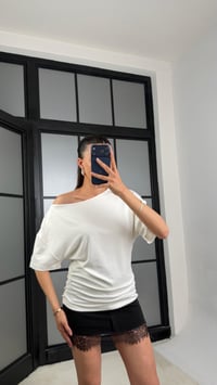 Ekru Yan Drape Detaylı Basic Bluz GAUS-01317GAUSBLUZGAUS-01317
