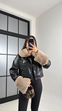 Siyah Astarlı Kürk Detaylı Premium Deri Ceket GAUS-01072GAUSCEKETGAUS-01072