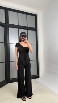 Siyah Asimetrik Bağlama Detaylı Bluz Beli Lastikli Pantolon Sandy Kumaş Takım GAUS-01509GAUSSuitsGAUS-01509