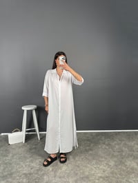 Beyaz Premium Salaş Yırtmaçlı Düğmeli Elbise GausELBİSEGU008067
