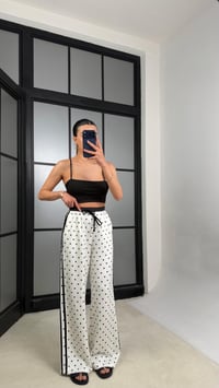 Beyaz Beli Lastikli Yan Şeritli Puantiyeli Pantolon GAUS-01435GAUSPANTOLONGAUS-01435