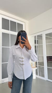 Beyaz Beli Ayarlanabilir Kancalı Tasarım Gömlek GAUS-01940GAUS القمصان GAUS-01940