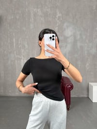 Nira Siyah Kayık Yaka TshirtGausTSHIRTGU100894
