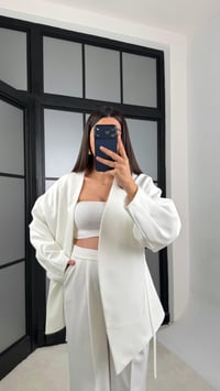 Beyaz Belden Kuşaklı Ceket Beli Lastikli Pantolon İkili Takım GAUS-01206GAUSSuitsGAUS-01206