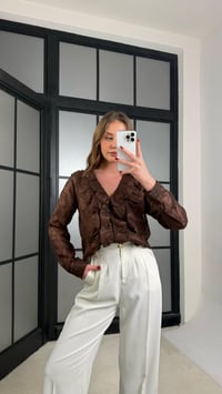 Kahve Çiçek Nakışlı Yaka Fırfır Detaylı Transparan Gömlek GAUS-01275GAUSGÖMLEKGAUS-01275