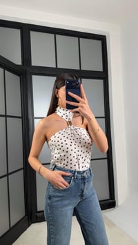 Beyaz Gold Toka Detaylı Puantiyeli Bluz GAUS-01328GAUSالبلوزات GAUS-01328