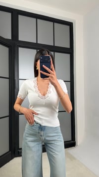 Beyaz Dantel Detaylı Triko Bluz GAUS-01409GAUSBLUZGAUS-01409