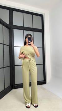 Açık Yeşil Bağlama Detaylı Bluz Beli Lastikli Pantolon Krinkıl Kumaş Takım GAUS-01308GAUSSuitsGAUS-01308