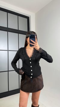 Siyah Yaka Dantel Detaylı Düğmeli Triko Hırka GAUS-01120GAUSHIRKAGAUS-01120