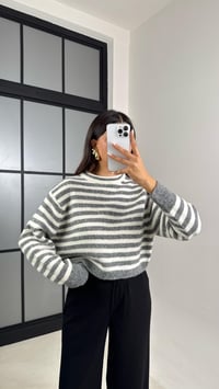 Gri Çizgili Yumuşak Triko Kazak GAUS-00540GAUS الكنزات GAUS-00540