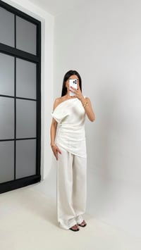 Beyaz Asimetrik Kesim Bluz Beli Lastikli Pantolon Tasarım Keten Takım Gaus00462GausTAKIMGU1002082